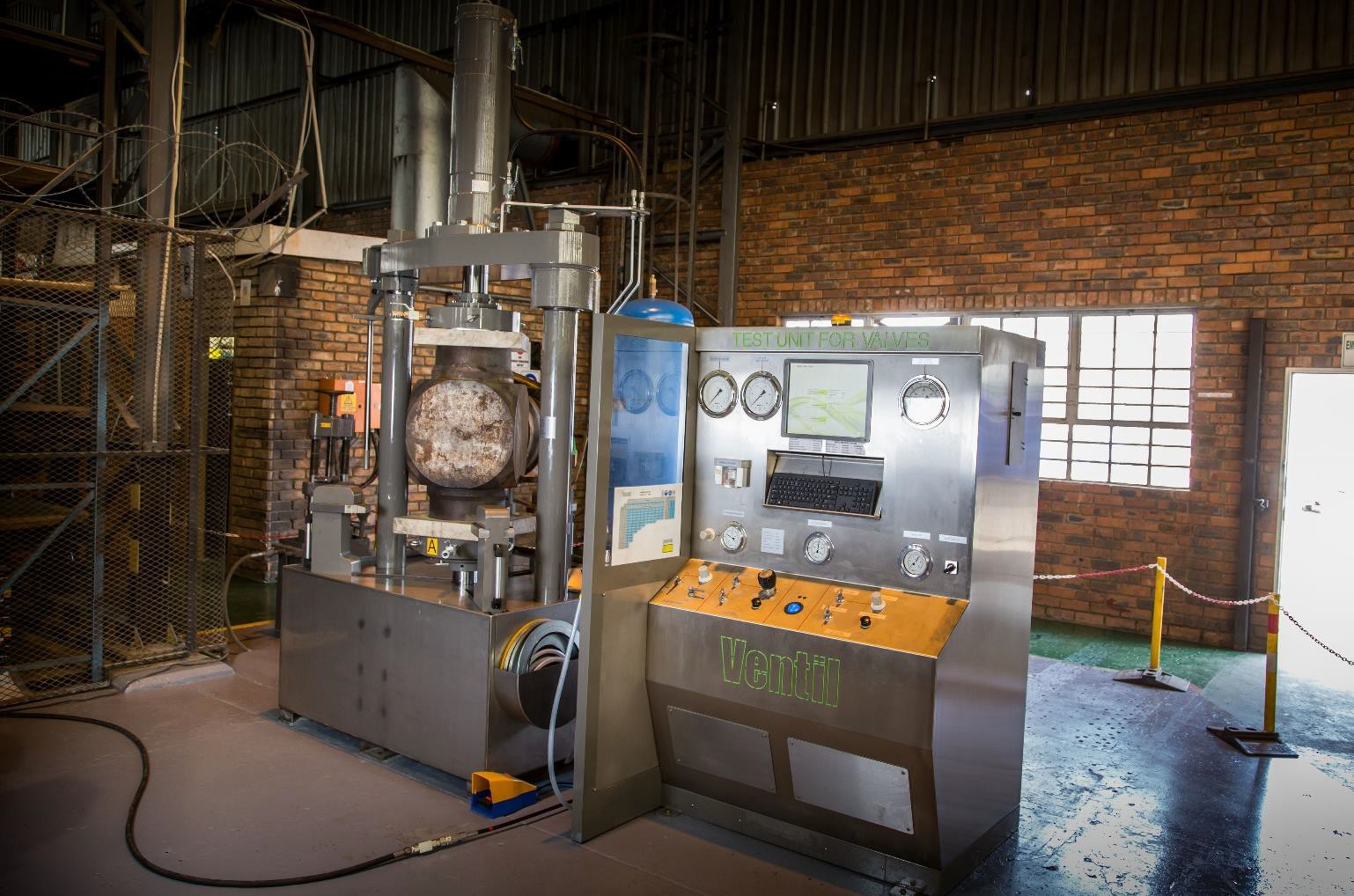 Valve pressure testing equipment